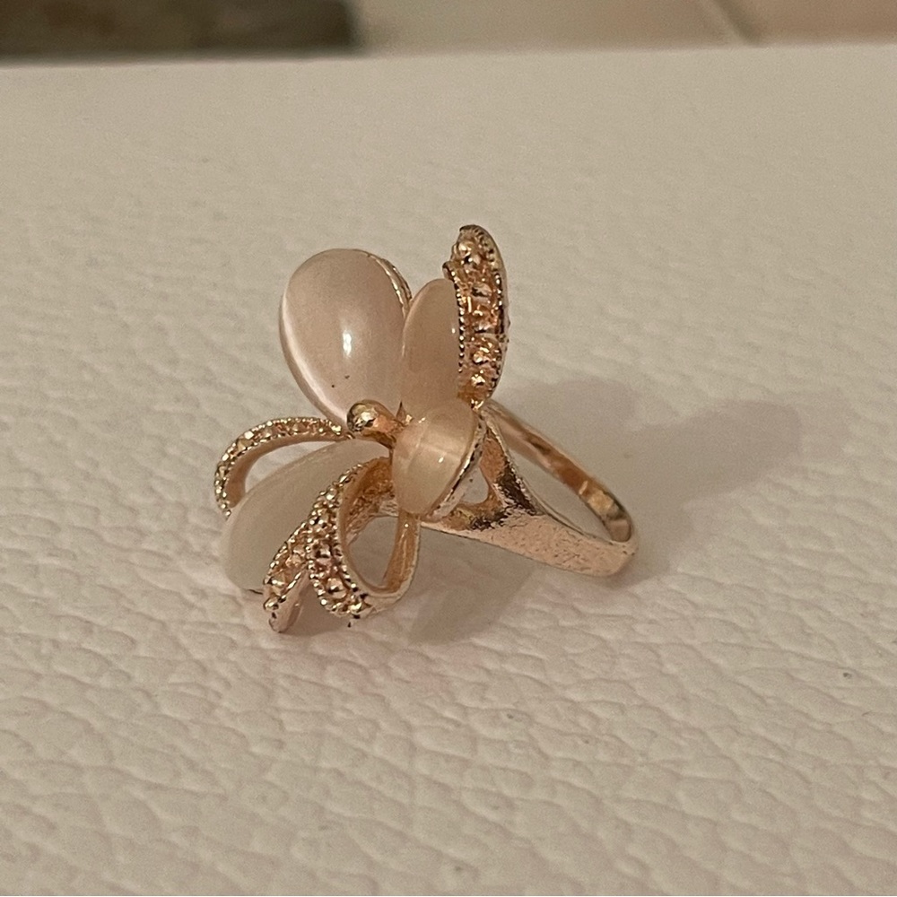 Rose gold and blush floral ring - Picture 5 of 6